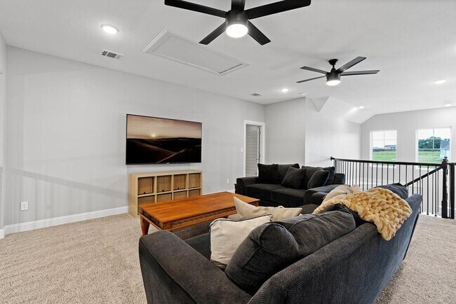 Building Photo - 209 Northcrest Dr