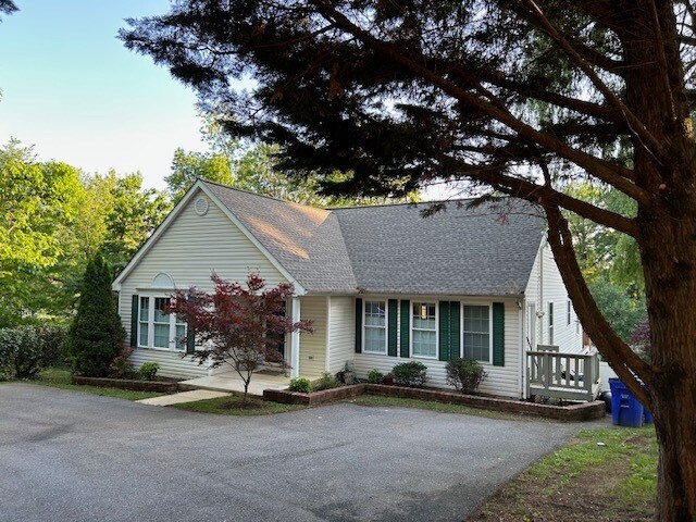 Building Photo - 5022 Montgomery Rd