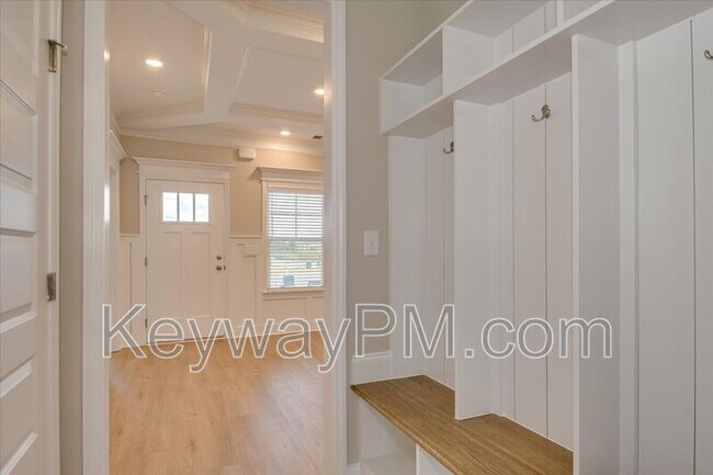 Building Photo - 715 Bronze Wy