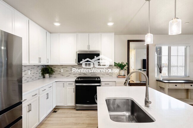 Building Photo - 320 Marshall Mews
