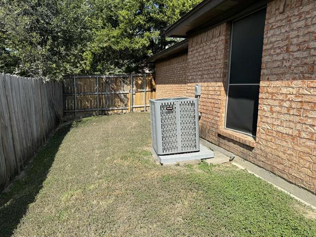 Building Photo - 405 Amber Ln