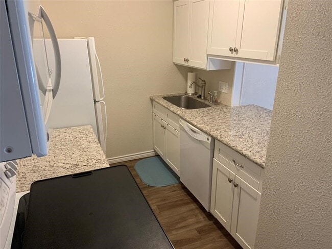 Building Photo - 3302 Burke Rd