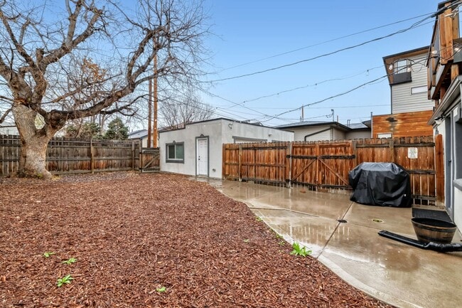 Building Photo - Updated Historic 5BR Near Downtown Denver & Light Rail! June Move-in Special!