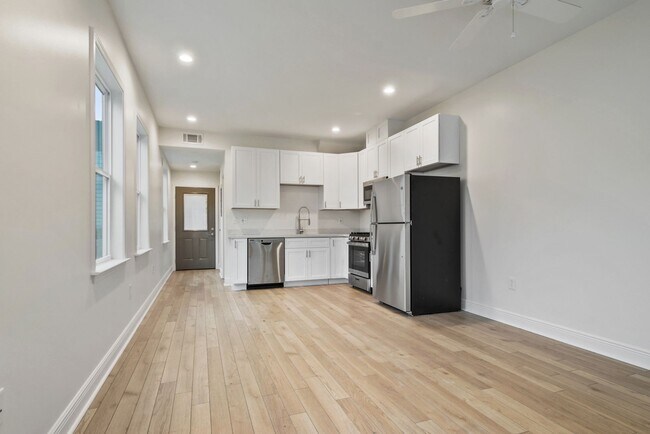 Building Photo - 1510 S Robertson St