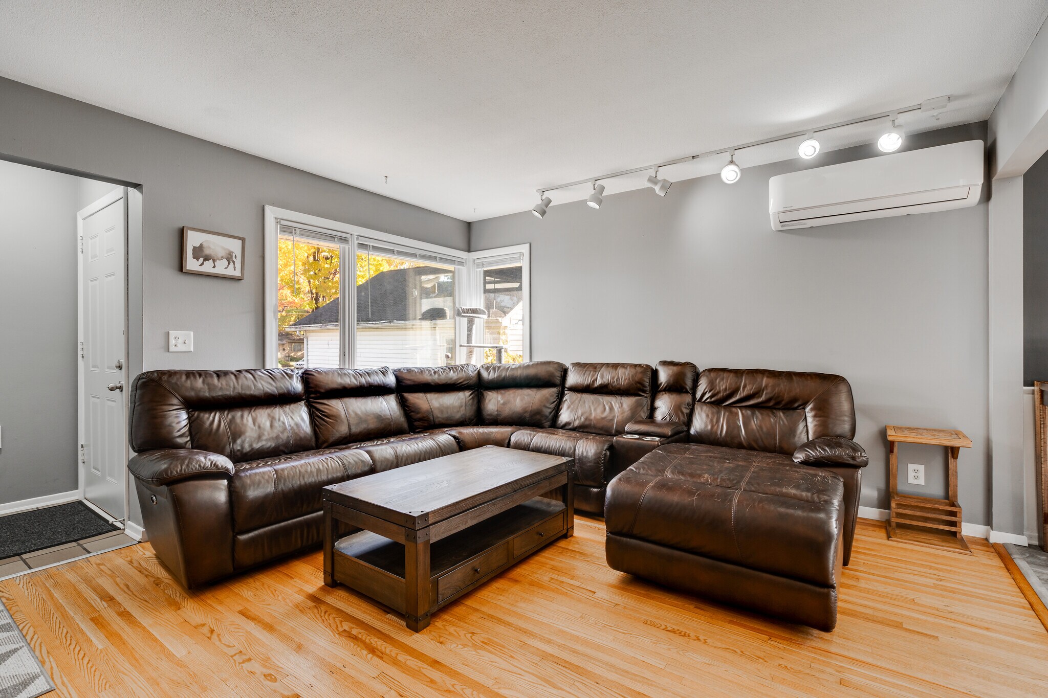 Living Room - 5314 Hiawatha Ln