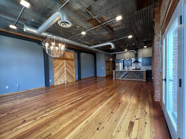 Building Photo - 431 S Columbus St