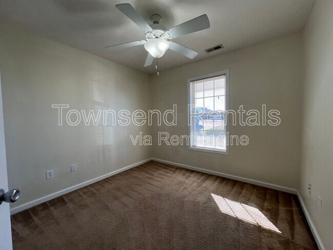 Building Photo - 2028 Ivey Commons Rd