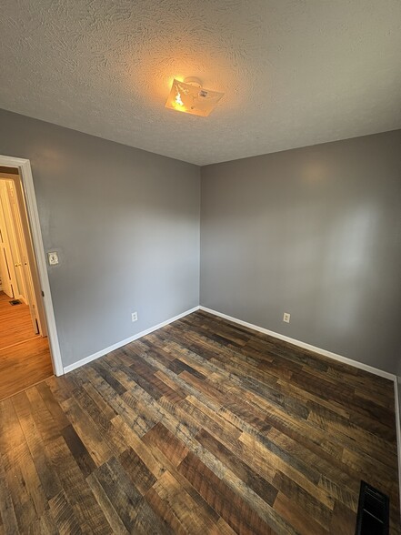 Building Photo - 1835 Carpenter Cir