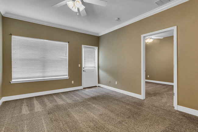 Building Photo - 2124 Hadleigh Hills Ct
