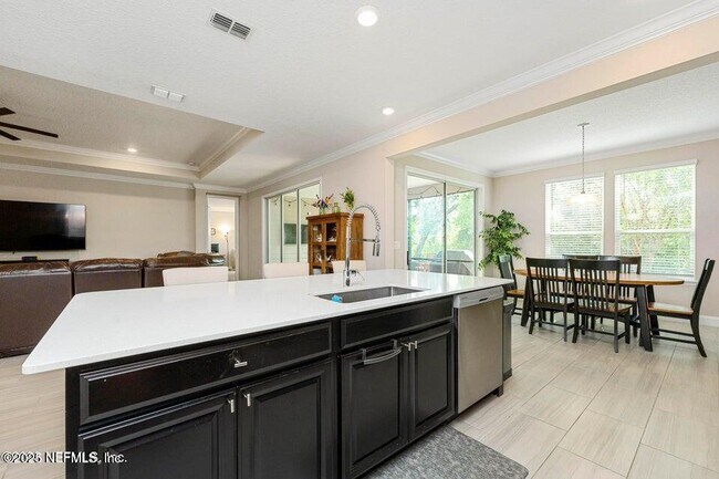 Building Photo - 487 Tintamarre Dr