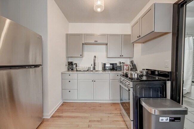 Building Photo - 1925 N Prospect Ave