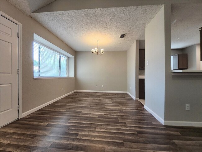 Building Photo - 2641 Berkshire Ln