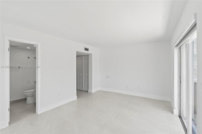 Building Photo - 3597 SW 17th St