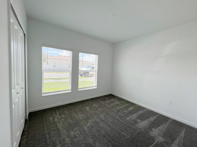 Building Photo - 317 Singing Sands Cir