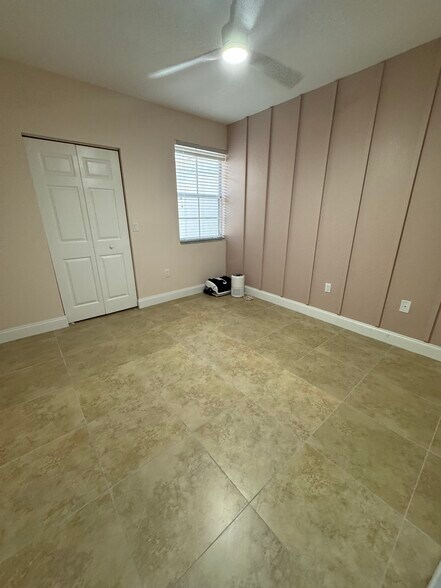 Building Photo - 2557 Centergate Dr
