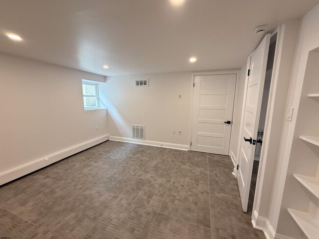 Building Photo - 102 S Raleigh Ave