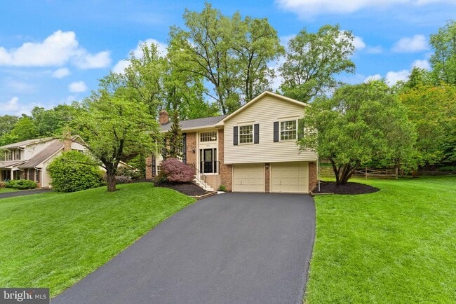 Building Photo - 2660 Oakton Glen Dr