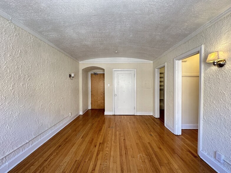 Building Photo - 535 W Arlington Pl
