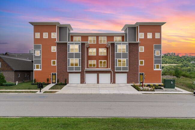 Building Photo - 617 Manhattan Blvd