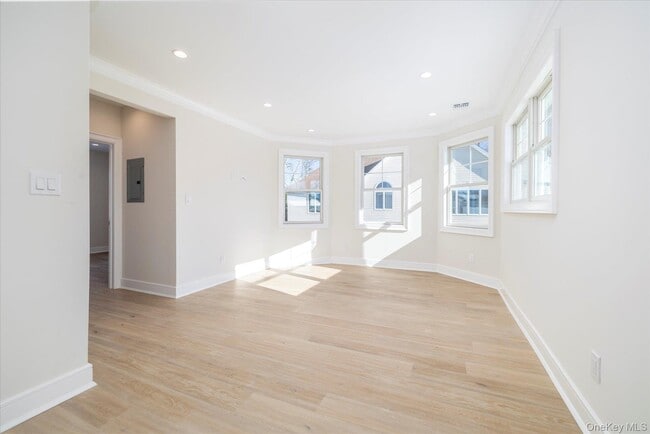 Building Photo - 8 1st St