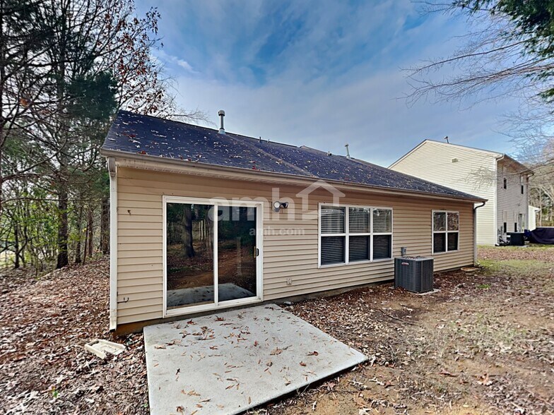 Building Photo - 7033 Sunman Rd