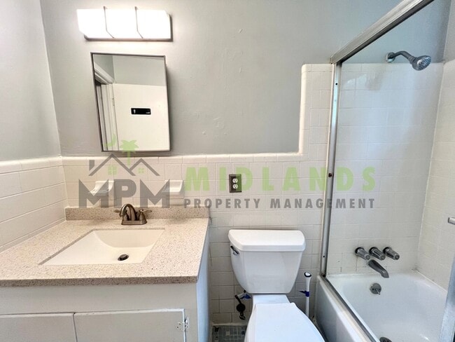 Building Photo - 623 Henderson St