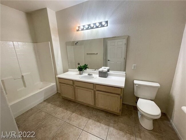 Building Photo - 3400 Cabana Dr