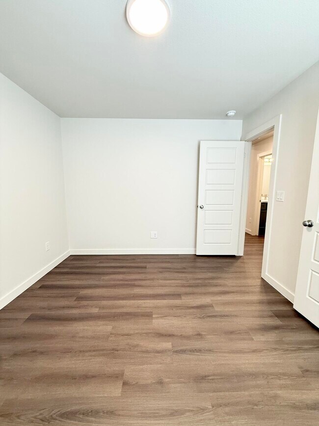 Building Photo - 2130 Langford Ave