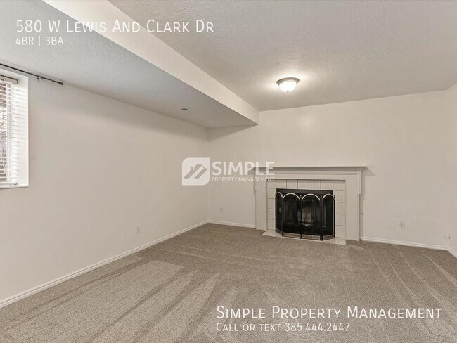 Building Photo - 580 W Lewis And Clark Cir