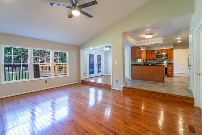 Building Photo - Beautiful 2 Story 3 BD 3.5 BA home in Burtonsville, MD