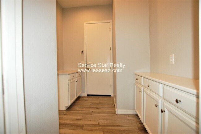 Building Photo - 7642 W Glass Ln