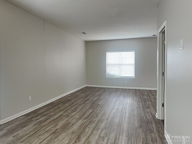 Building Photo - 124 Redstone Ln