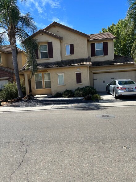 Building Photo - 1350 Belmont Dr