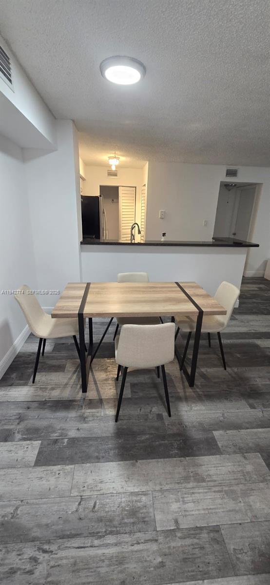 Building Photo - 530 S Park Rd