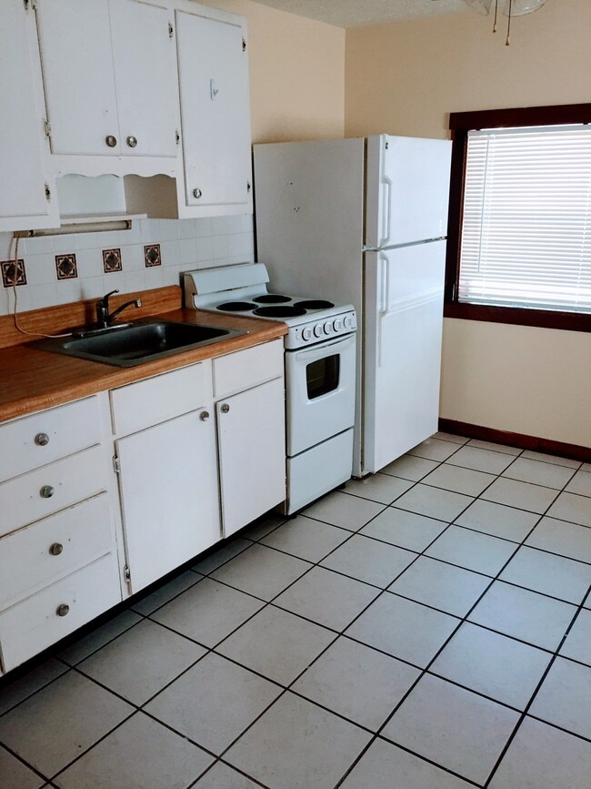 Building Photo - 685 HWY 441 SE