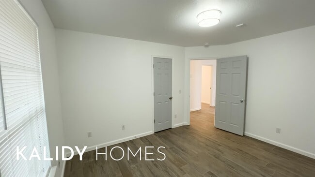 Building Photo - 9317 Apple Dr