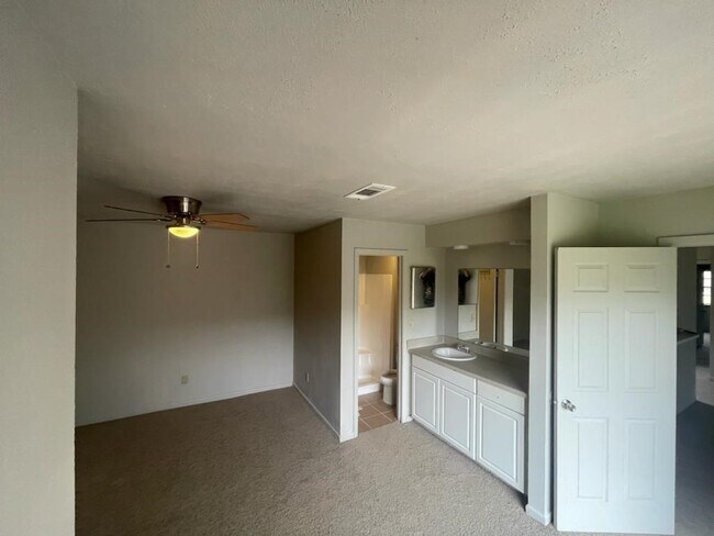 Building Photo - 12779 Enchanted Path Dr