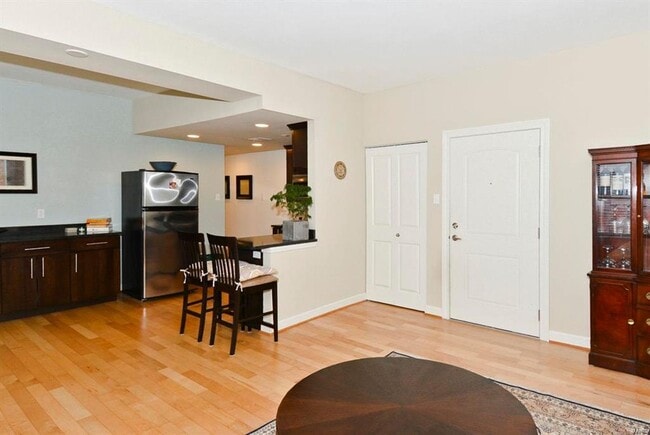 Building Photo - 5621 Pershing Ave