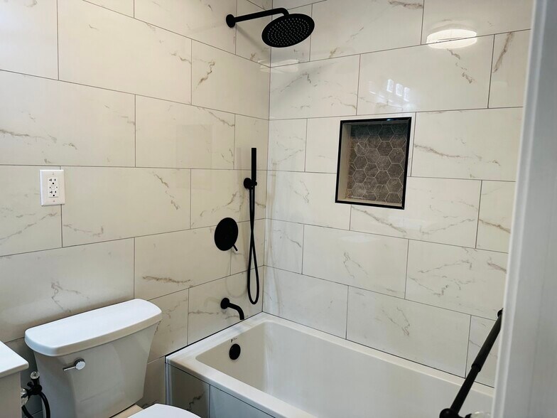 Bathroom - 80 Sunnyside Ave