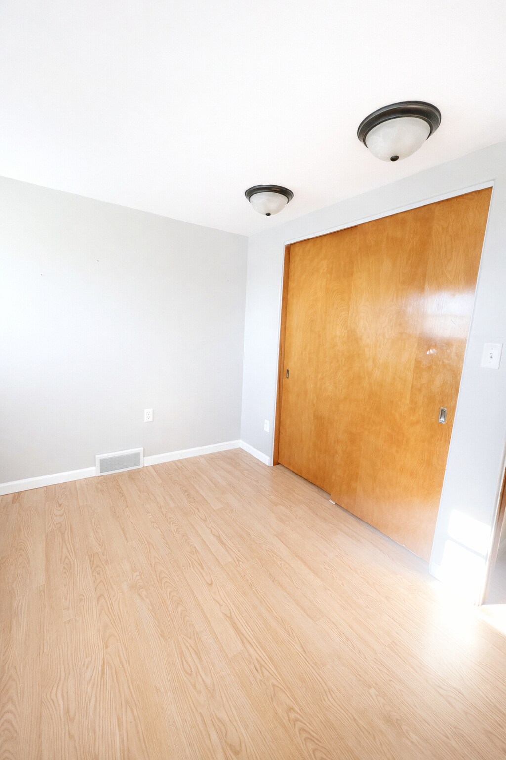 Building Photo - 230 W 4th St