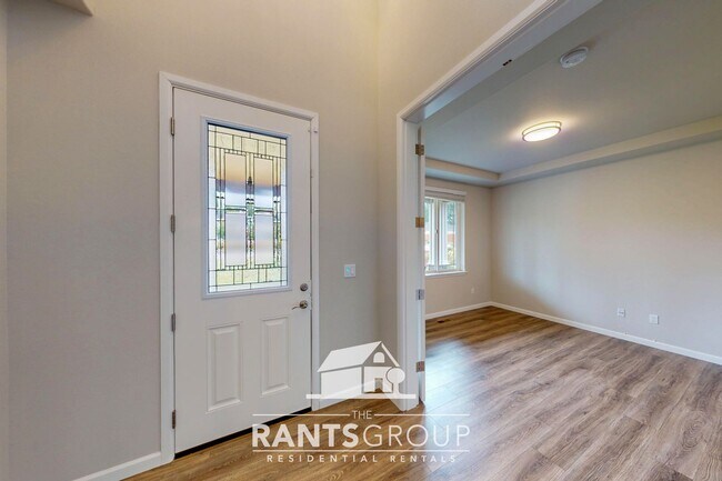 Building Photo - Luxury 4-Bedroom Home with 5-Car Garage & ...