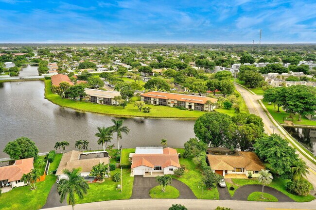 Building Photo - 9603 NW 67th Ct