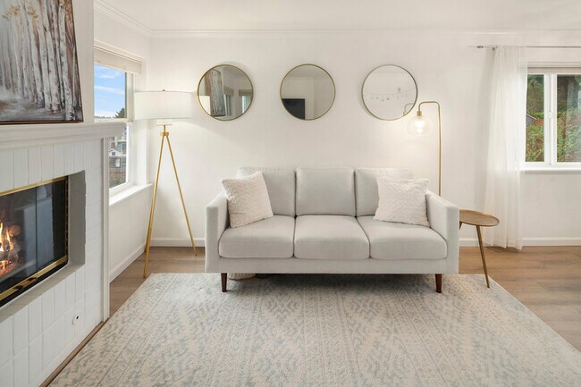 Building Photo - 2244 13th Ave W