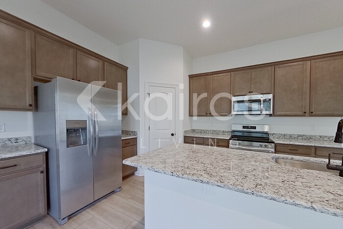 Building Photo - 121 Rainfall Ln