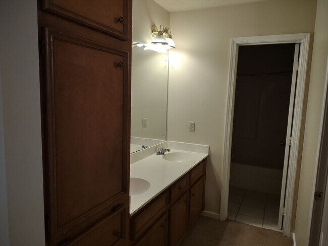 Building Photo - 524 Brentwood Dr