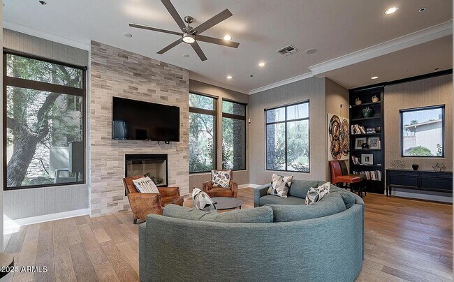 Building Photo - 4909 N Woodmere Fairway