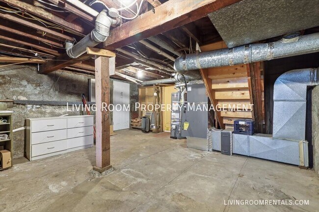 Building Photo - 7504 SE Woodstock Blvd