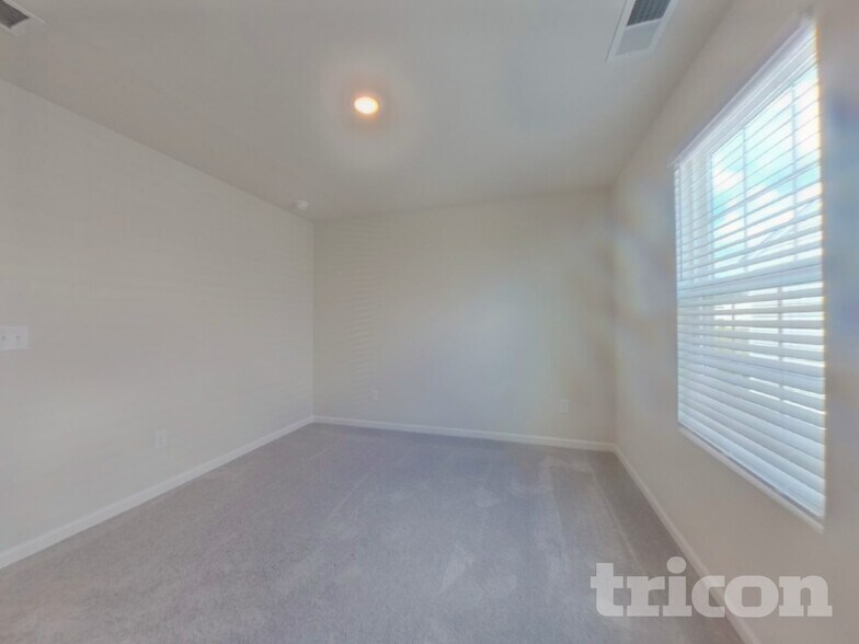 Building Photo - 1426 Cattleman Acrs Dr