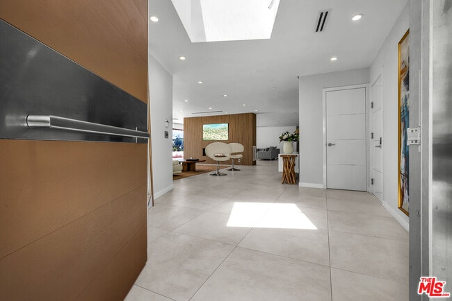 Building Photo - 849 Glenmere Way