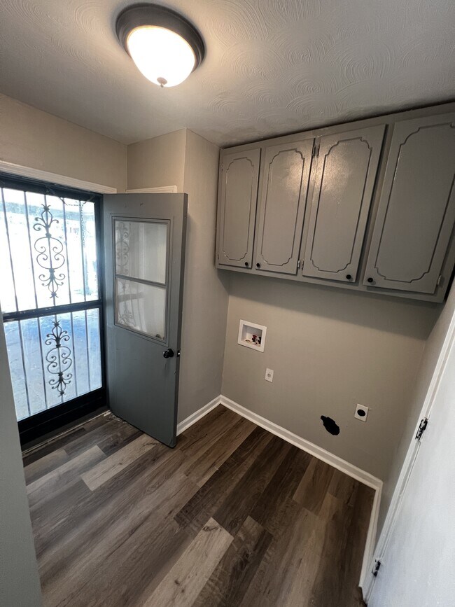 Building Photo - 3424 Gladstone Cove